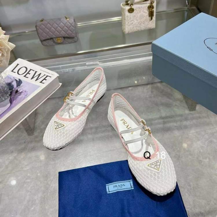 Picture of Prada Shoes _SKUPradasz35-40X060119017